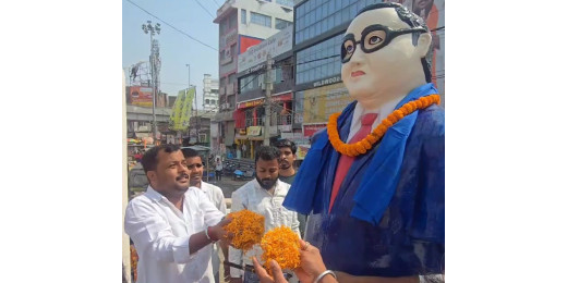 अम्बेडकर जयंती पर सावन पांडेय ने किया बाबा साहब की प्रतिमा का दुग्धाभिषेक, बोले– अब निजी खर्चे से बनवाऊंगा छत