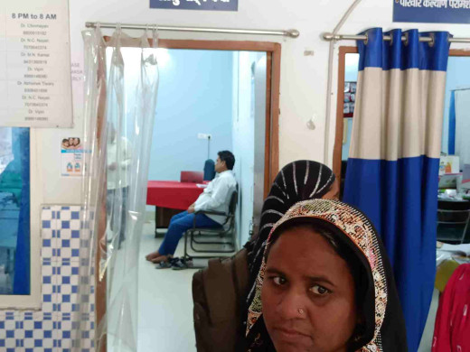 सदर अस्पताल : डॉक्टर रहे नदारद, घंटों इंतजार में बैठे रहे मरीज
