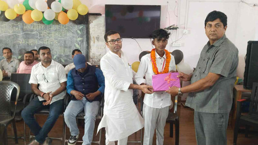 सहिला हथौड़ी विद्यालय में प्रतिभा सम्मान समारोह, मैट्रिक उत्तीर्ण छात्रों को किया गया सम्मानित