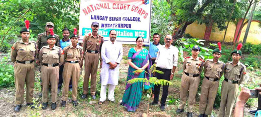 ‘एक पेड़ मां के नाम’ अभियान के तहत एलएस कॉलेज में पौधारोपण कार्यक्रम