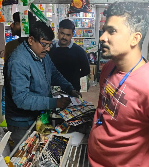लखीसराय स्टेशन के पास तम्बाकू नियंत्रण अभियान : वसूला गया 1700 रुपये का जुर्माना