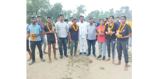 दौड़ प्रतियोगिता में छात्र-छात्राओं ने मारी बाजी