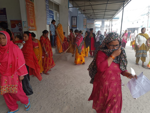 सदर अस्पताल परिसर में प्रदूषण और सफाई कर्मी की लापरवाही से मरीजों को हो रही परेशानी