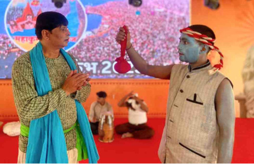 महाकुंभ में जैविक खेती और नाट्य शिक्षक बहाली पर लोक पंच की प्रस्तुति