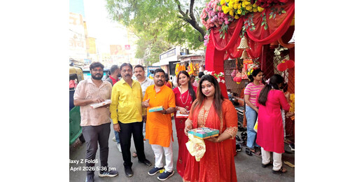 कलमबाग हनुमान मंदिर में श्रद्धालुओं की भीड़, वैभव मिश्रा ने बांटा प्रसाद