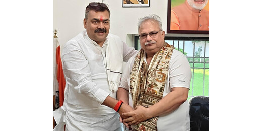 स्वराज आश्रम के संरक्षण के लिए एमएलसी देवेश कुमार ने दी आर्थिक सहायता