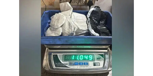 सूरत एयरपोर्ट पर सबसे बड़ी गोल्ड स्मगलिंग का भंडाफोड़, 28 किलो सोने का पेस्ट जब्त
