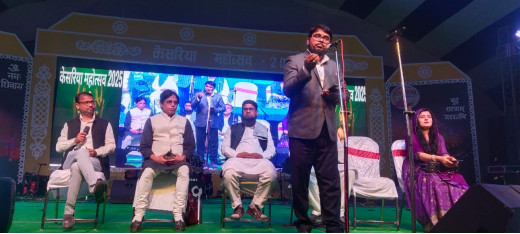 केसरिया महोत्सव के मंच पर खूब जमी शायरी की महफिल