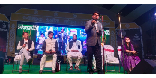केसरिया महोत्सव के मंच पर खूब जमी शायरी की महफिल