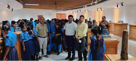 प्राचीन धरोहरों से रूबरू हुए छात्र, संग्रहालय भ्रमण ने बढ़ाई इतिहास में रुचि