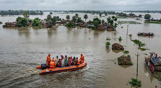 बाढ़ की चपेट में यूपी के 35 जिले, गंगा-यमुना के बढ़ते जलस्तर से बढ़ी चिंता