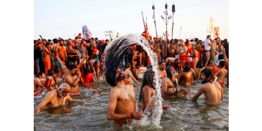 महाकुंभ 2025 का पहला शाही स्नान, लाखों श्रद्धालुओं ने संगम में लगाई डुबकी