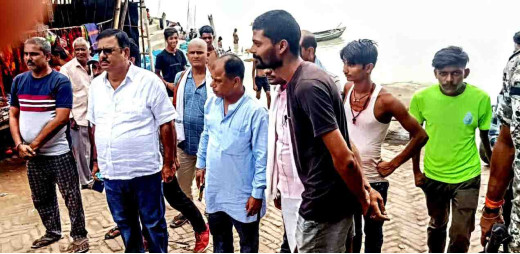 झमटिया गंगा घाट का होगा कायाकल्प, एमएलसी डॉ. राजीव ने किया निरीक्षण