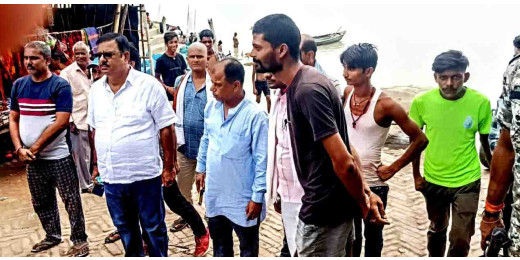 झमटिया गंगा घाट का होगा कायाकल्प, एमएलसी डॉ. राजीव ने किया निरीक्षण
