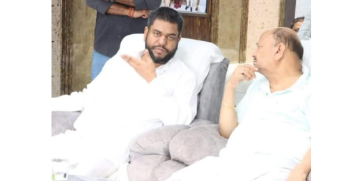 मुकेश सहनी ने एमएलसी दिनेश सिंह से मुलाकात कर बंधाया ढांढस