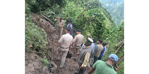 हिमाचल प्रदेश के निहरी में लैंडस्लाइड से तीन की मौत, दो लोगों का रेस्क्यू