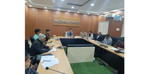 जिलाधिकारी ने की जन शिकायत व विकासात्मक योजनाओं की समीक्षा बैठक
