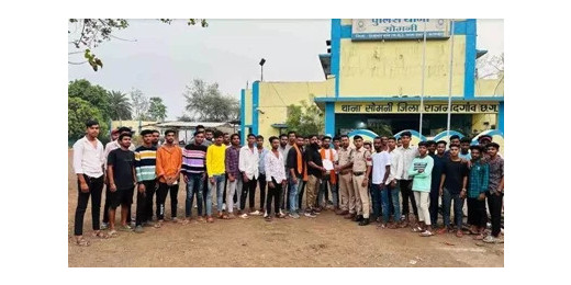 कांग्रेस कार्यकर्त्ता के खिलाफ, टीआई को सौंपा ज्ञापन