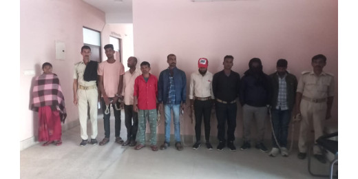 महिला समेत दो तस्कर के साथ सात शराबी धराया