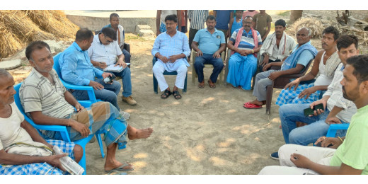 विद्युत समस्या के समाधान के लिए पूर्व मंत्री ने की पहल, अधिकारियों संग किया प्रभावित बस्तियों का दौरा