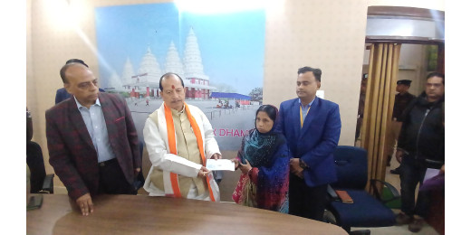 लखीसराय नरसंहार : डिप्टी सीएम ने पीड़ित परिवारों को सौंपा मुआवजे का चेक, किया तेजस्वी पर पटलवार