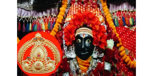 कारोबारी ने थावे मंदिर में चढ़ाया 251 ग्राम के सोने का मुकुट, मुकुट पहनाने के लिए प्रशासन से की अपील