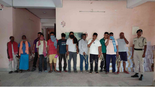 जिले में अवैध शराब पर पुलिस का शिकंजा, छापेमारी में 14 लोग गिरफ्तार 