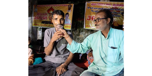 एफआईआर दर्ज होने पर सातवें दिन देर रात आमरण अनशन का किया समापन