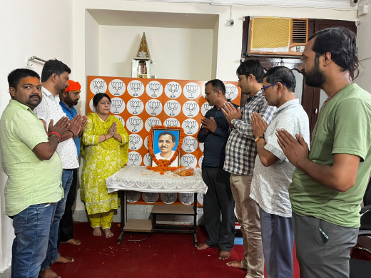 पं. दीनदयाल उपाध्याय की जयंती पर पुष्पांजलि कर श्रद्धा सुमन अर्पित 