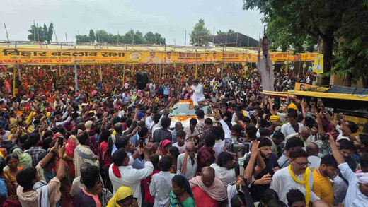 सकरा में प्रशांत किशोर की हुंकार, बोले- डबल इंजन सरकार में भी बच्चों के पास कपड़ा-चप्पल नहीं
