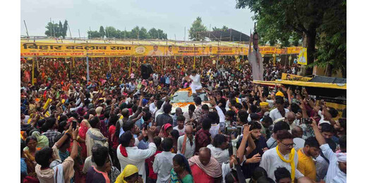 सकरा में प्रशांत किशोर की हुंकार, बोले- डबल इंजन सरकार में भी बच्चों के पास कपड़ा-चप्पल नहीं
