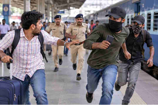 मुजफ्फरपुर में रेल यात्रियों को निशाना बना रहा था मोबाइल झपटमार गिरोह, पुलिस ने खोला राज
