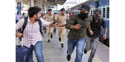 मुजफ्फरपुर में रेल यात्रियों को निशाना बना रहा था मोबाइल झपटमार गिरोह, पुलिस ने खोला राज