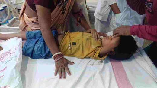 खेलने के दौरान छत से गिरकर बच्चा हुआ जख्मी