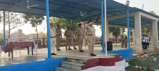 पुलिस अधीक्षक ने ली प्रशिक्षु सिपाहियों की परेड सलामी, प्रशिक्षण की गुणवत्ता का किया आकलन