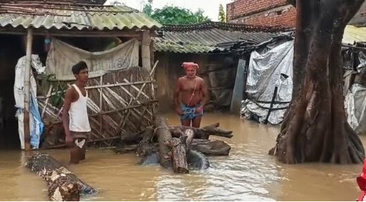 लखीसराय में सैलाब का सितम: आशियानों तक पहुंचा नदियों का पानी, राहत की राह ताकते ग्रामीण