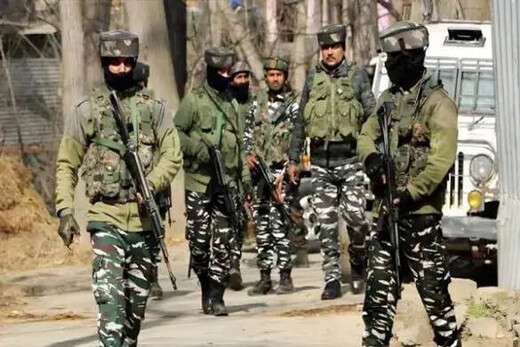 सुरक्षाबलों और आतंकियों के बीच मुठभेड़ में एक जवान शहीद, सात घायल