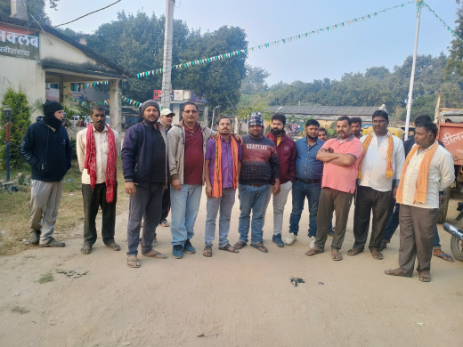 100 साल पुराने बजरंगबली मंदिर को हटाने का विरोध, ग्रामीणों में आक्रोश