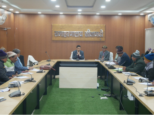 जिलाधिकारी की अध्यक्षता में खेल मैदान निर्माण की प्रगति पर हुई समीक्षात्मक बैठक