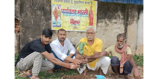 पितृ पक्ष और विवेकानंद के शिकागो भाषण की वर्षगांठ पर पौधारोपण
