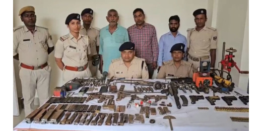 बिहार : मुर्गी फार्म की आड़ में चल रहा था गन फैक्ट्री, हथियारों के जखीरा समेत 4 गिरफ्तार