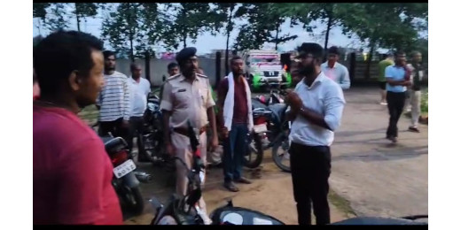 जमुई मोड़ के पास बिना हेलमेट चलाने वालों की हुई जांच, जिला परिवहन कार्यालय में दिलाई गई शपथ