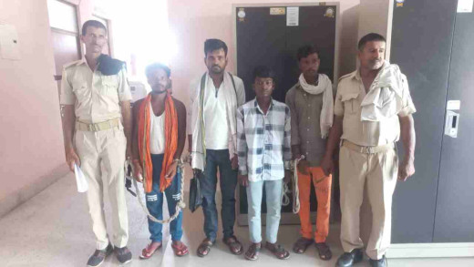 120 लीटर महुआ शराब बरामद, चार नशेबाज गिरफ्तार