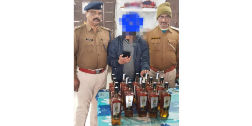 किऊल स्टेशन पर शराब तस्कर गिरफ्तार, 16 बोतल विदेशी शराब बरामद