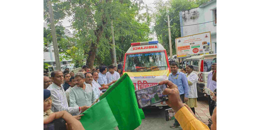 लखीसराय में बाढ़ पीड़ितों के द्वार पहुंचेगी दवा और डॉक्टर, चलंत एम्बुलेंस सेवा रवाना