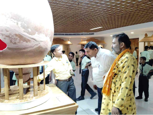 विश्व धरोहर दिवस पर स्कूली बच्चों ने किया संग्रहालय का परिभ्रमण, जाना धरोहरों का महत्व