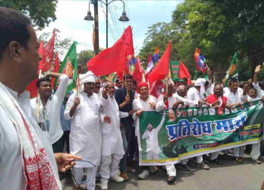 इंडिया गठबंधन का प्रतिरोध मार्च : अपराध और गिरती कानून व्यवस्था के खिलाफ प्रदर्शन