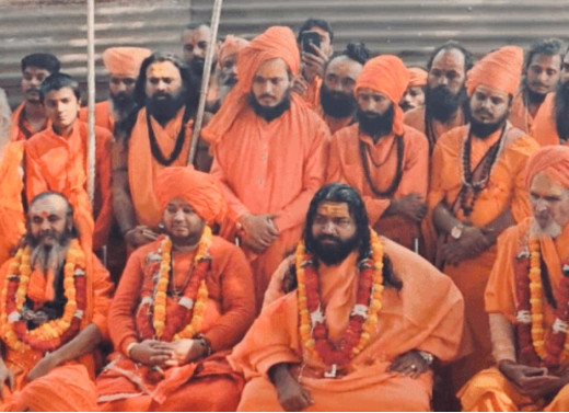 महाकुंभ में आग लगने के बाद संतों की चिंता, सुरक्षा को लेकर की अपील