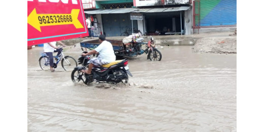 ताजपुर बाजार में करोड़ों रुपये के नाले बने, फिर भी सड़क जलमग्न, जांच कर कार्रवाई हो : सुरेंद्र