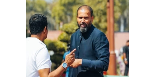 हिंसा के बीच नदारद यूसुफ पठान, सोशल मीडिया पर चाय की चुस्की लेते हुए तस्वीर ने बढ़ाया विवाद